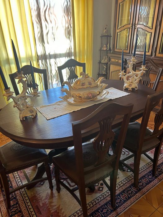 Mesa de sala e aparador