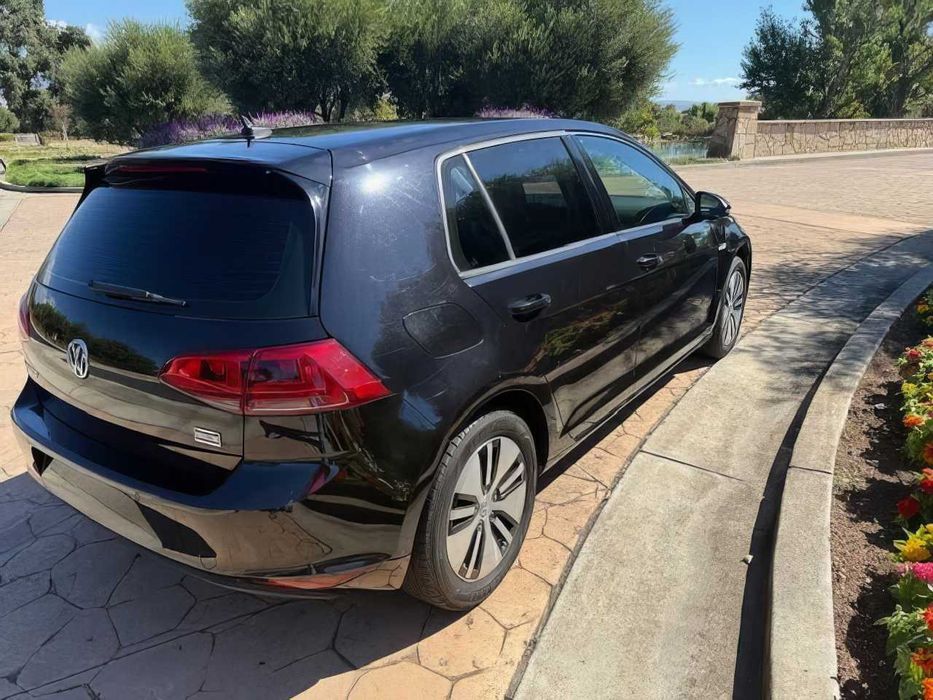 Volkswagen e-Golf      2016