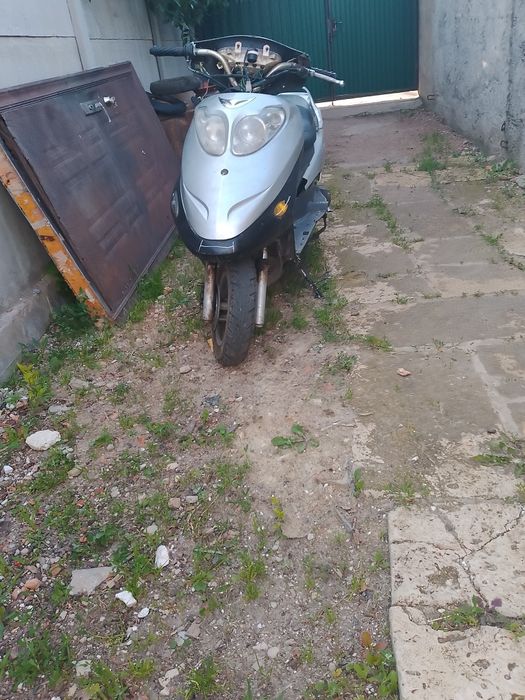 Продам або в розбор два скутера кітайця 80-150 продам або в розбор фас