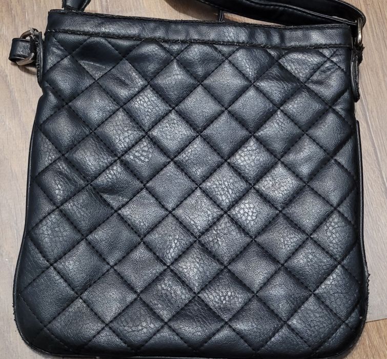 Czarna torebka tanio