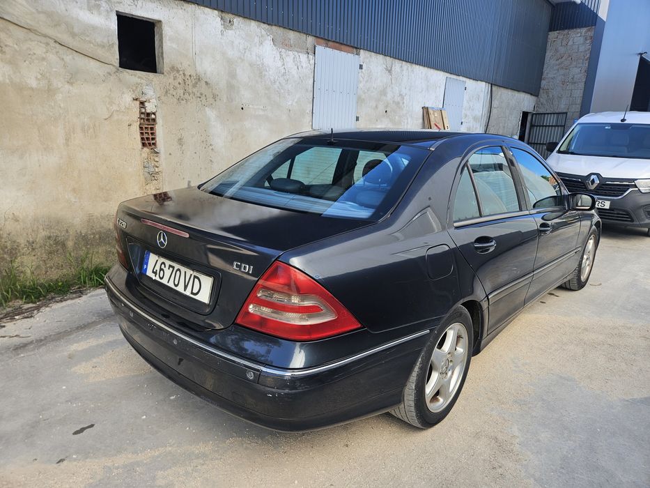 Mercedes-Benz C220 CDI Avantgarde • Android Auto • Pele • Nacional
