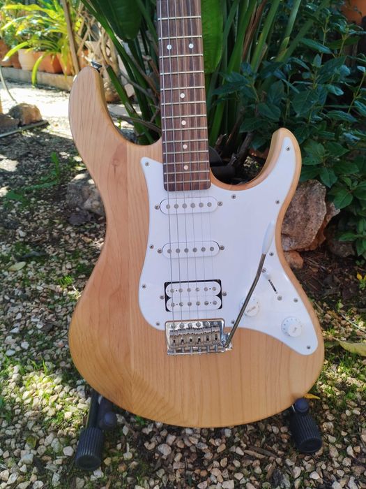 YAMAHA Pacifica 112J Electric Guitar / Guitarra