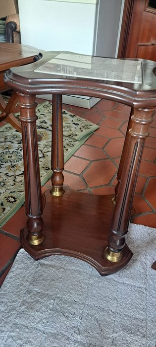 Mesa de sala quadrada