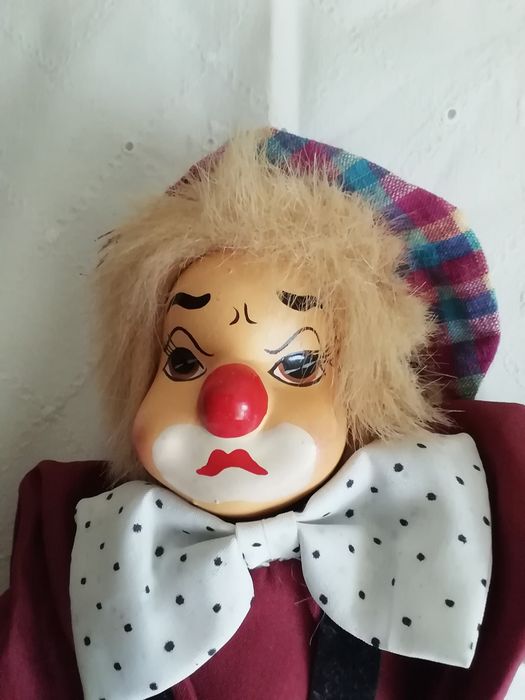 Palhaço careca atrás