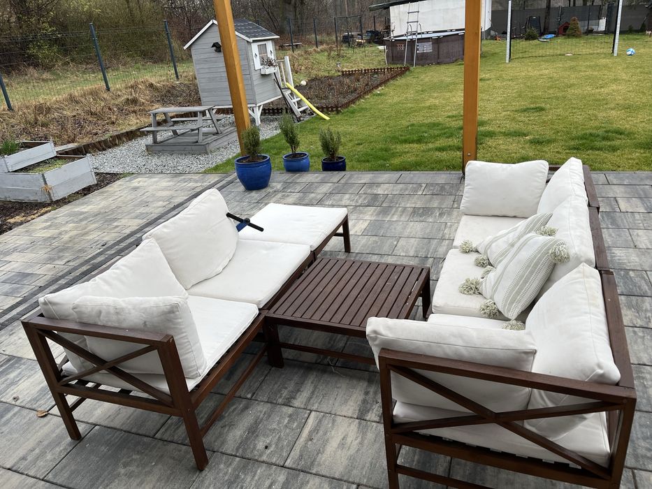 Sprzedam zestaw mebli ogrodowych z drewna teakowego
