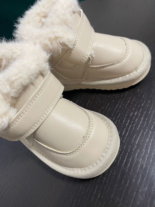 Зимове взуття 20 розмір ,устілка 12 см