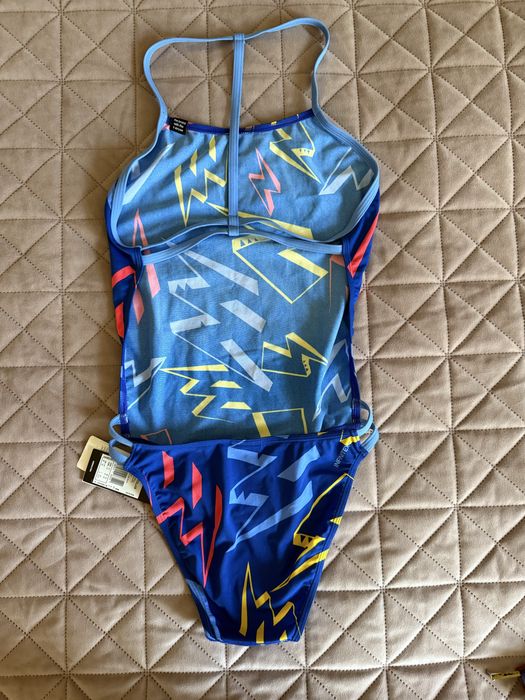 Продам купальник на дівчинку Adidas