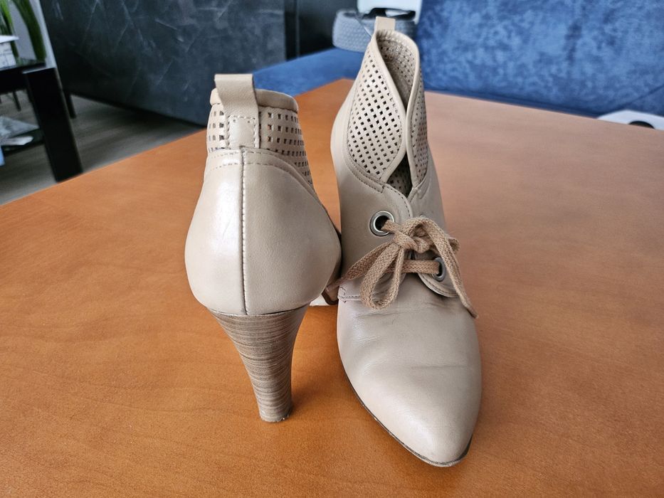 Buty Embis wiązane
