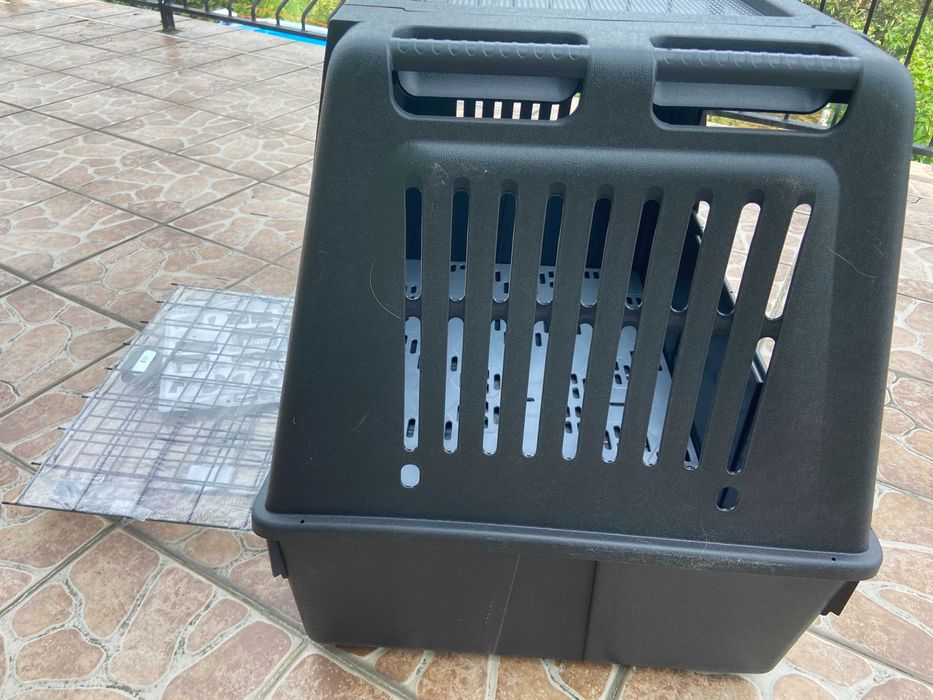 Transporter samochodowy dla psa do 40 kg.