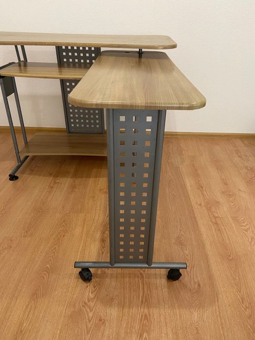 Продам 2 письмові столи