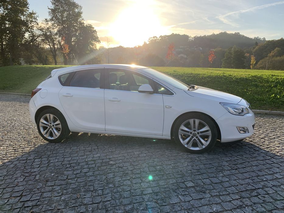 Opel Astra J  2010