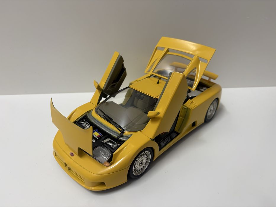Model Bugatti EB110 1:18 BBurago Burago (maisto welly)
