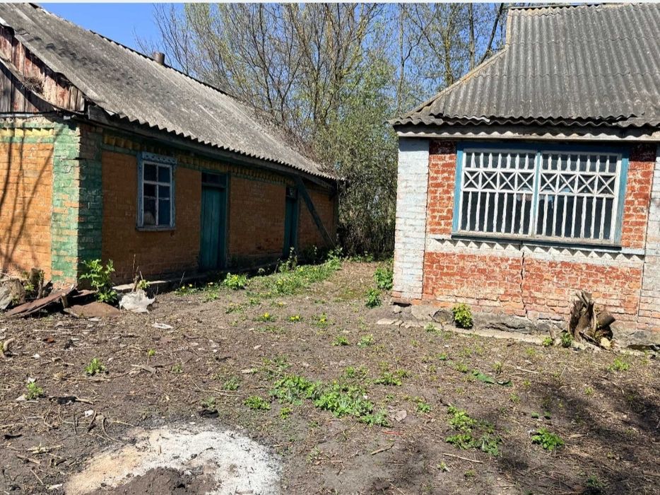 продається будинок.