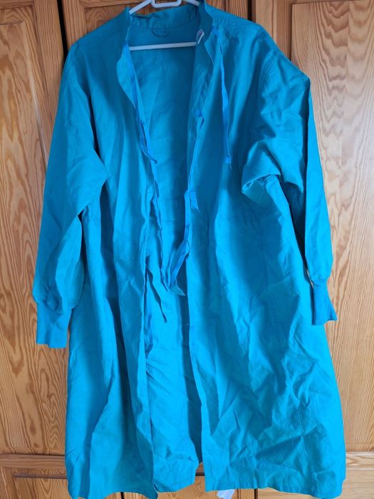 Zielony fartuch anatomiczny medyczny