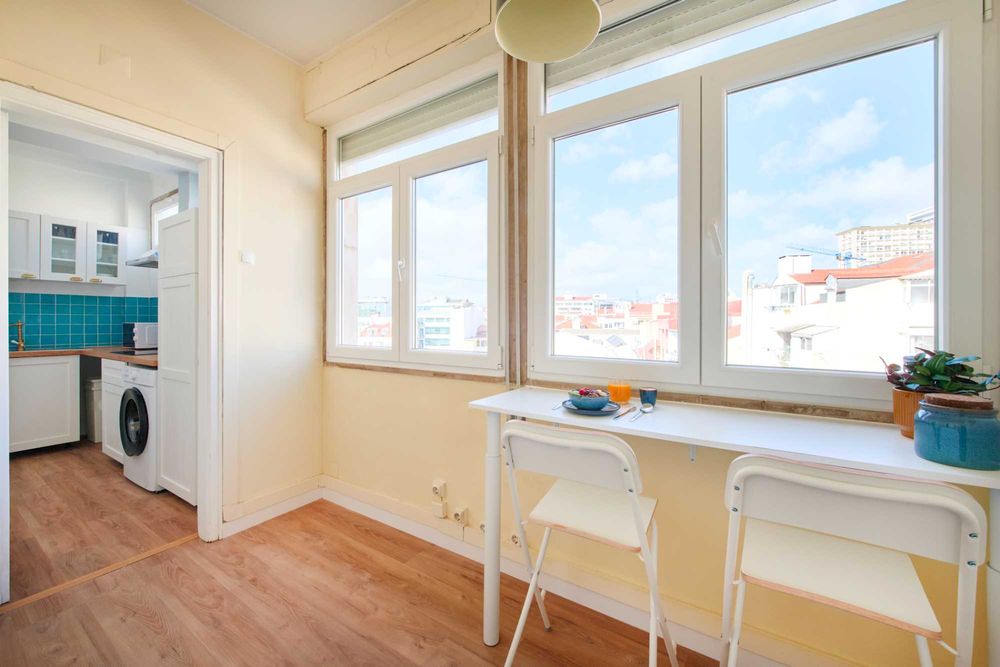Sunny Balcony Room - Marquês Pombal Co-Living