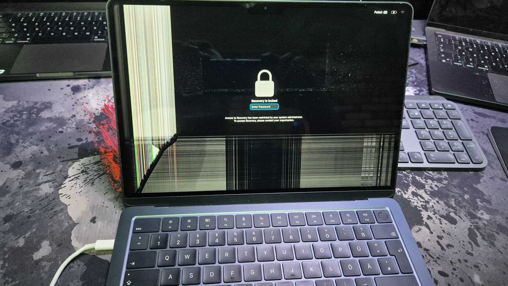MacBook Air 13" M3 2024/2025 A3113 – uszkodzony ekran, blokada Recovery – na części / do naprawy