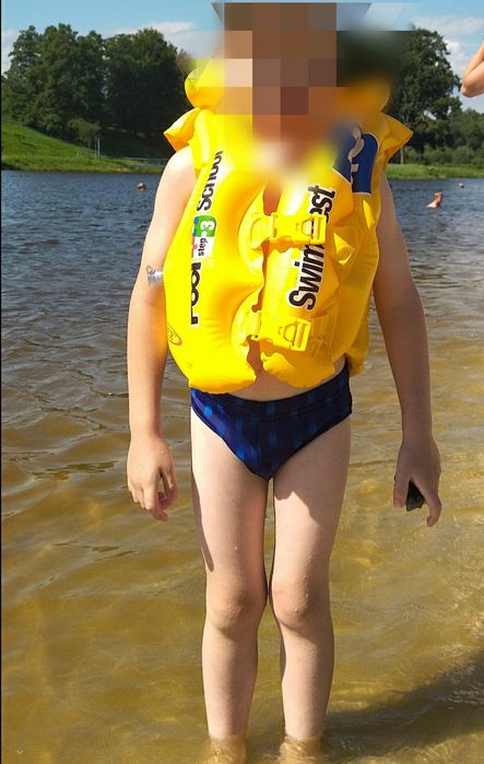 Надувной жилет и нарукавники для плавания