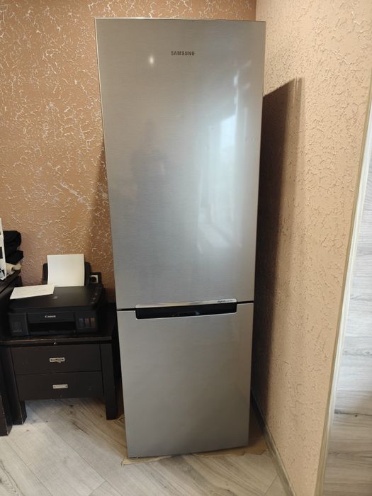 Продам Холодильник Samsung