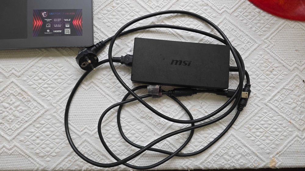 MSI Vector 17 HX A13VHG – i9-13980HX / RTX 4080 / 32GB RAM / 1TB SSD / 240HZ