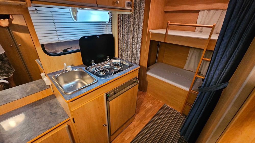 Caravana Sun Roller+Alvéolo com Estrutura Coberta
