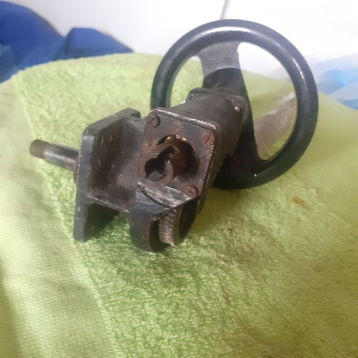 Редуктор с маховиком маленький