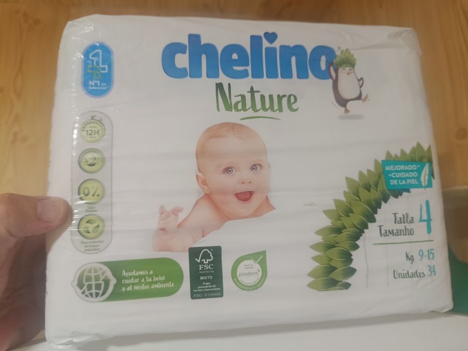 4 packs de fraldas Tamanho 4 (34 unidades cada)