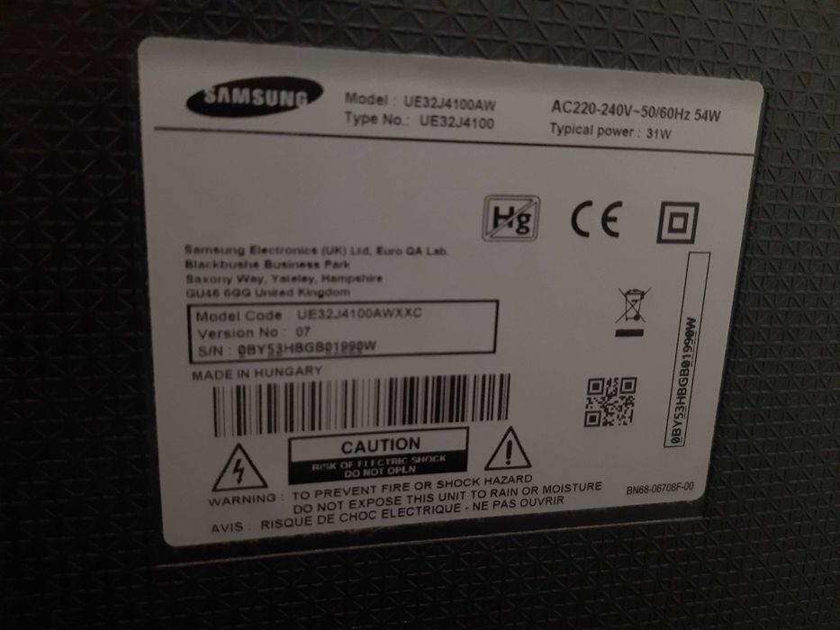 Televisão Samsung, diagonal 80cm, com comando, em bom estado