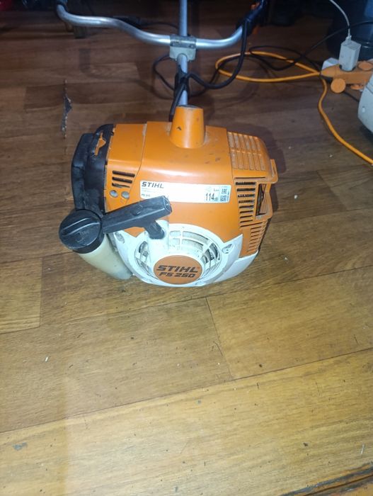 Продам бензо триммер штиль fs250