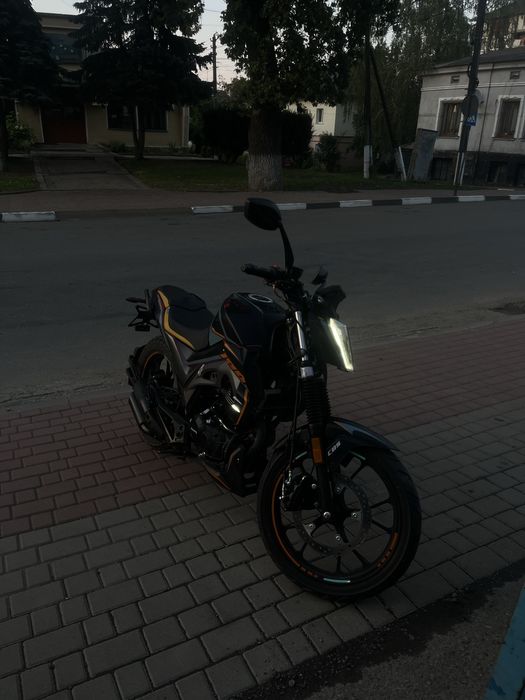 Продам мустанг есте 200 в гарному стані