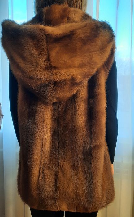 Продається мехова жилетка