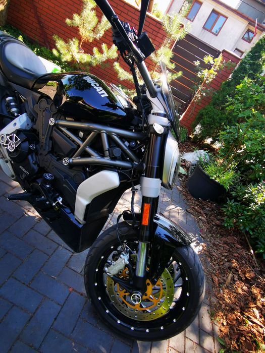 Ducati diavel moto