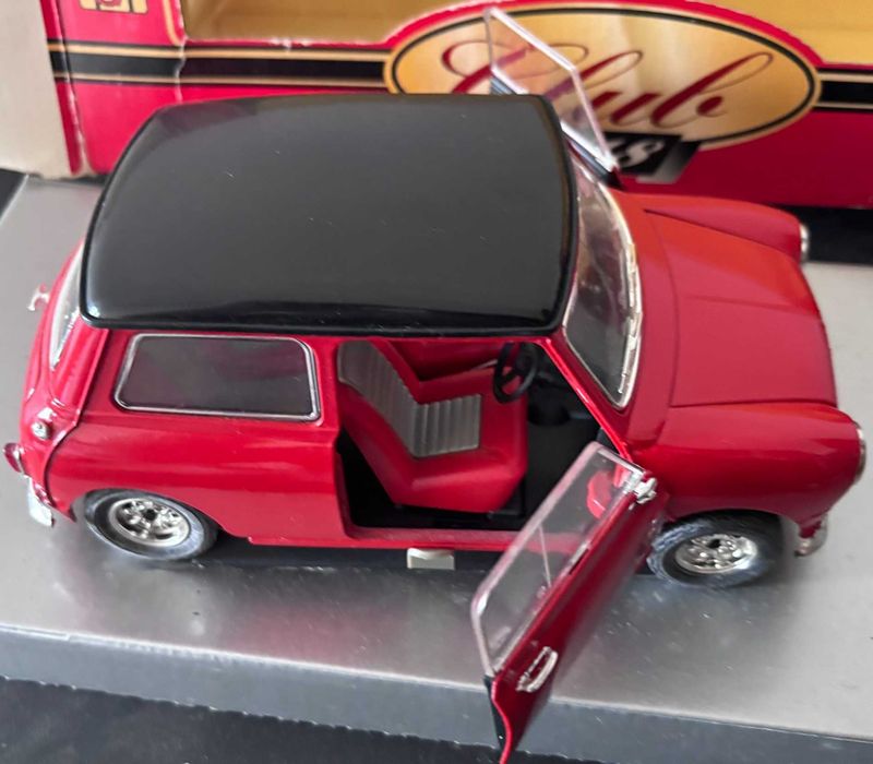Austin Mini Cooper S 4402 (1995) MAJORETTE, escala 1:18