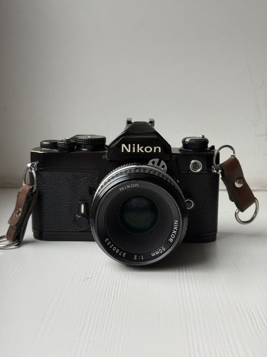 Alarat analogowy Nikon FM z 50mm f2