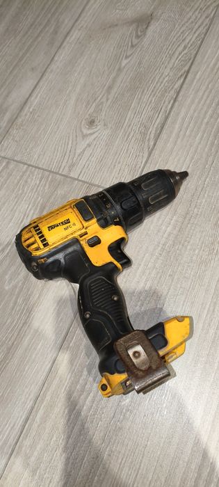 Wkrętarka DeWalt DCD780 uszkodzona