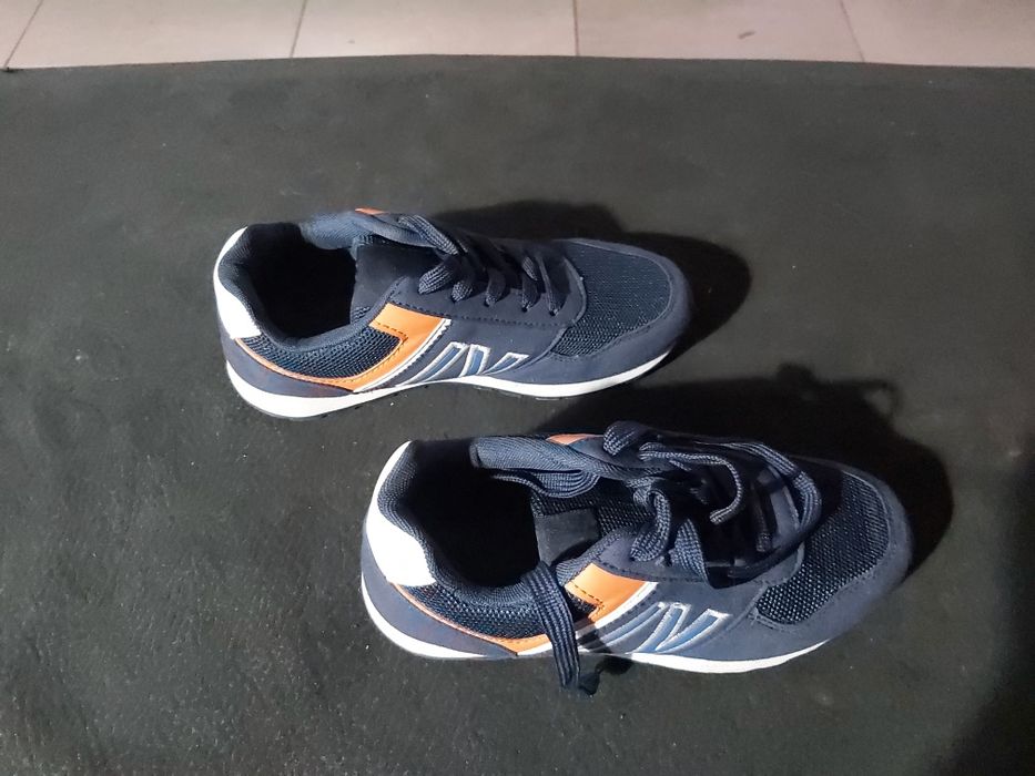 Sapatilhas NOVAS -- 38