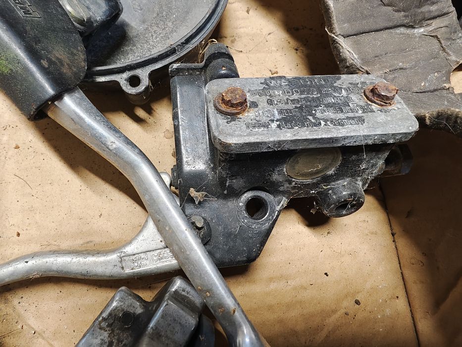 Husaberg FE 501 97r Gaźnik dekiel pompa hamulca wahacz zacisk