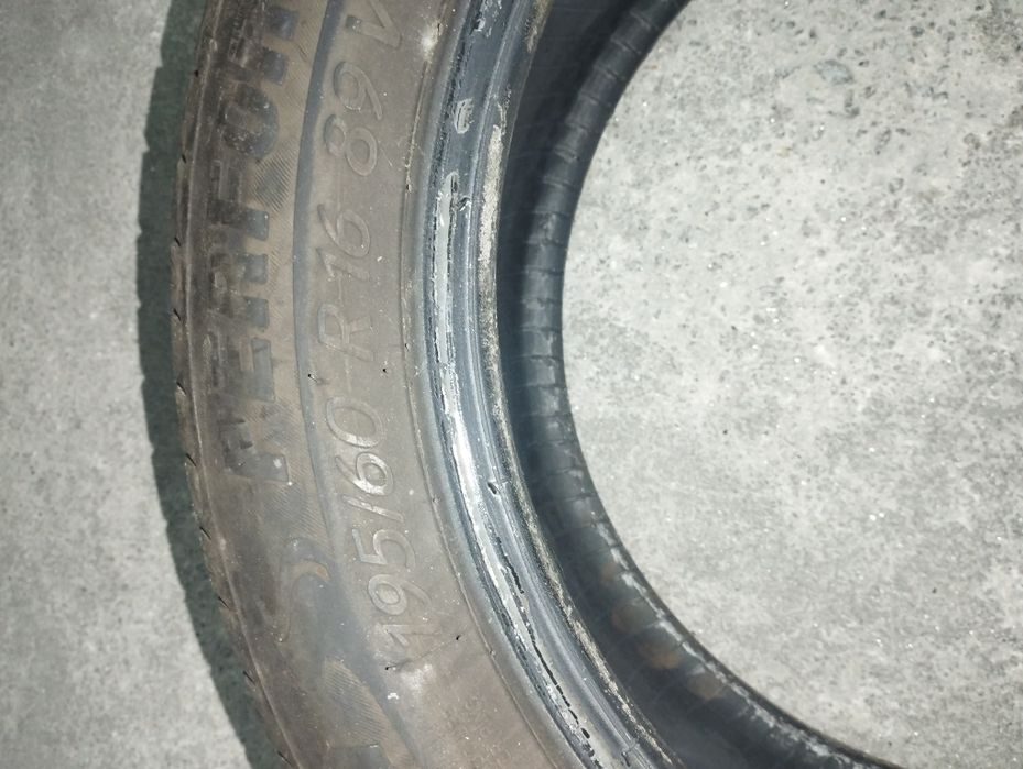 2 Pneus 195-60-R16 como novos