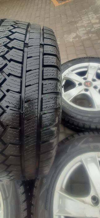 Зимова резина sf 982 sunfull 215 60 r16