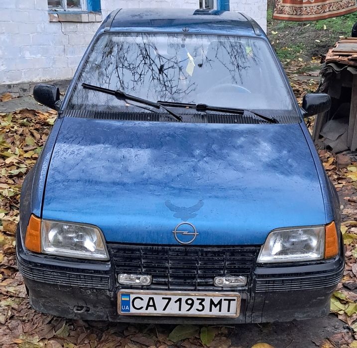Опель кадет хароший економний автомобіль