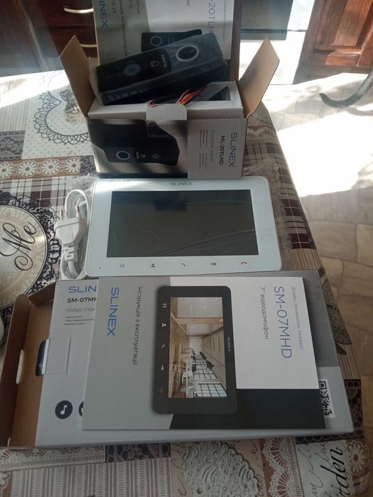 Відеодомофон Slinex SM-07MHD з викличною панелю Slinex ML-20TLHD