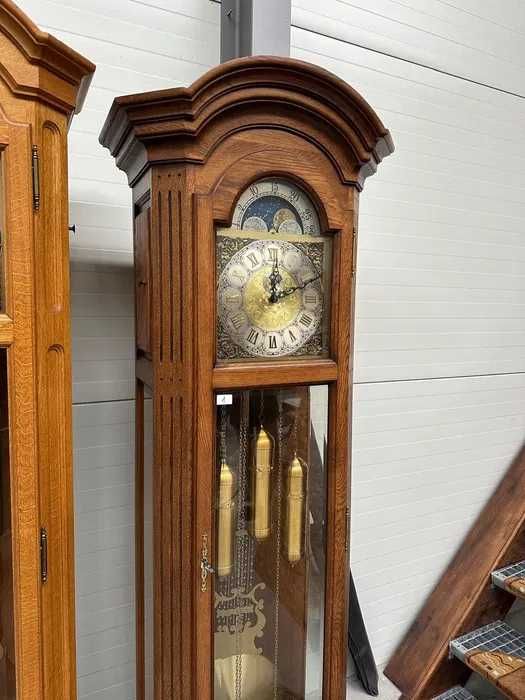 Zegar numer 1 - Piękny, kwadransowy zegar stojący.