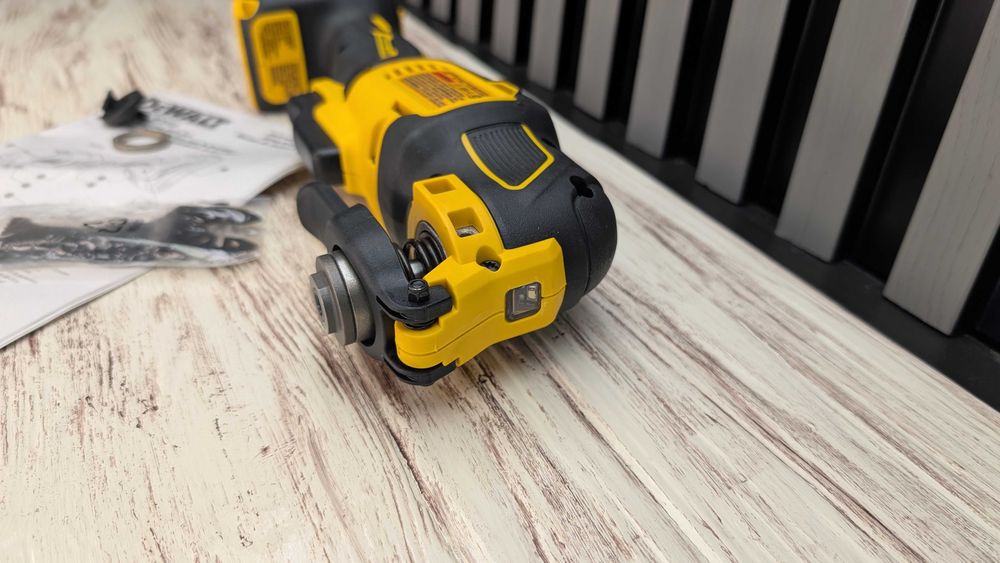 Безщіточній Мультитул реноватор DeWalt DCS354