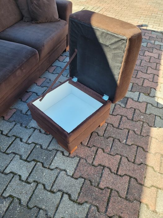 Sofa i dwie pufy