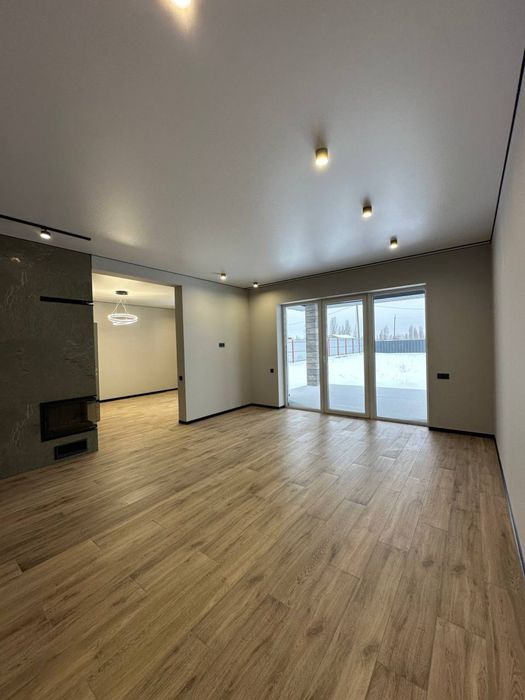 Будинок 15 хв від Києва з Ремонтом на 14 сотках землі.