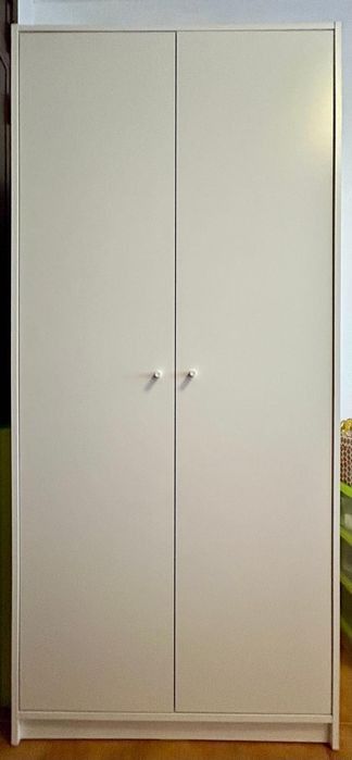 Roupeiro KLEPPSTAD da Ikea como novo.
