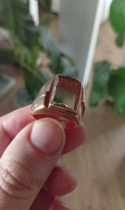 Золотые кольца и перстни без вставок