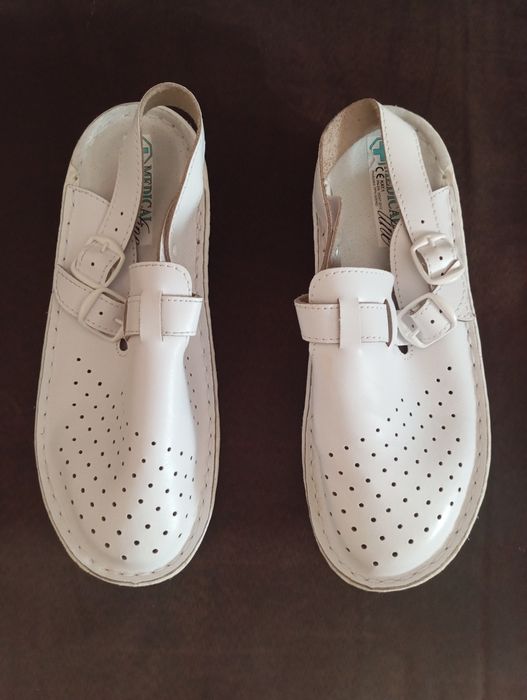 Nowe buty medyczne, skórzane, na wkładce 24,5 cm