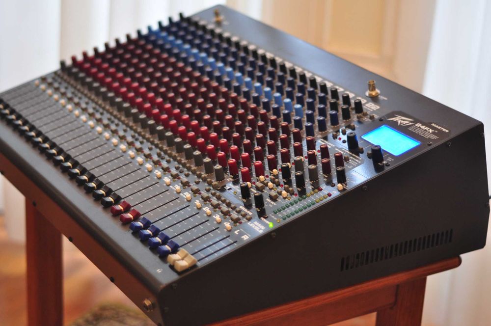 mesa de som Peavey 24 FX em excelente estado, como nova