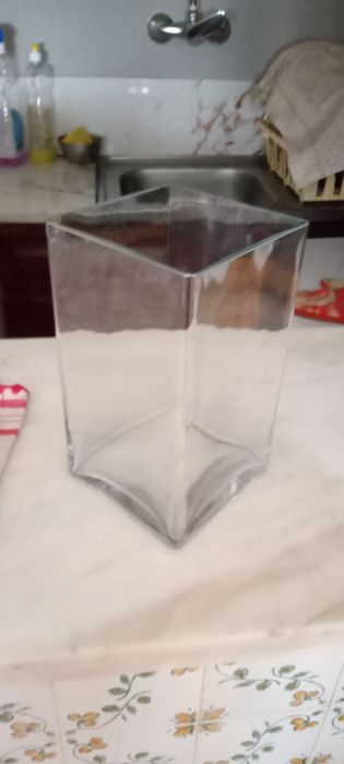 Pote de vidro bastante grosso