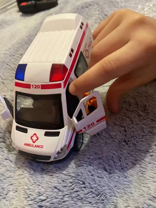 Модель Авто Швидка Медична Допомога Іграшка Машинка 1:32